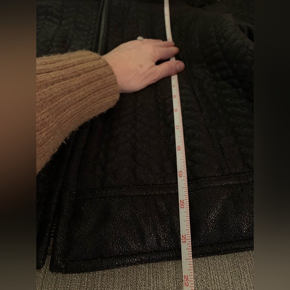 Outdoor Edition by Parkhurst….black quilted style coat….faux fur lining - Picture 10 of 13